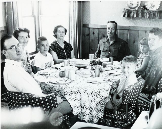 1040s family at the dinner table